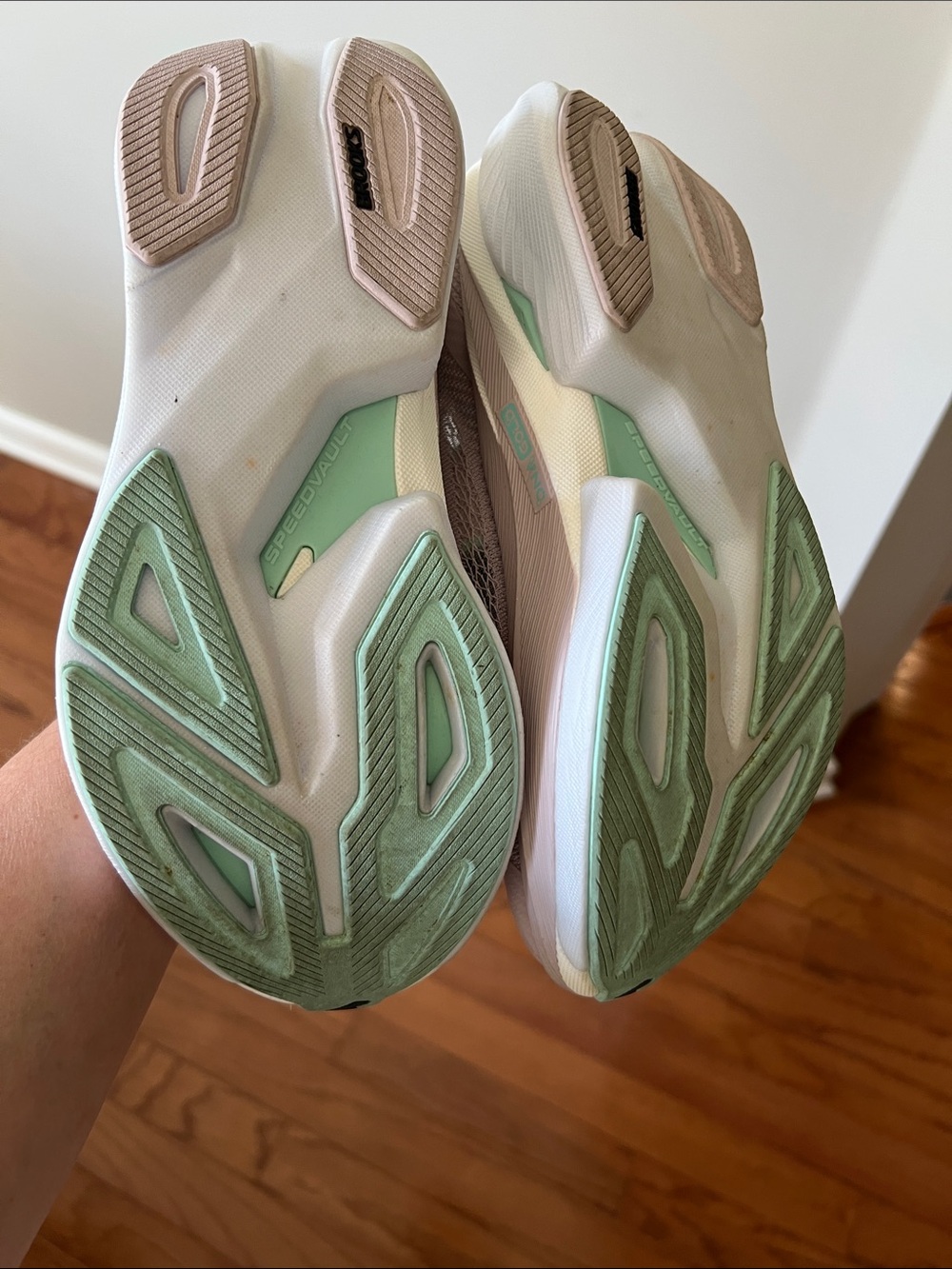 Brooks Women's Lightweight Running Sneakers - like new - 7.5 - Picture 6 of 7